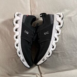 On Running On CloudSwift 3 Men Running Black White 7M/8.5W Pre Owned Lightweight